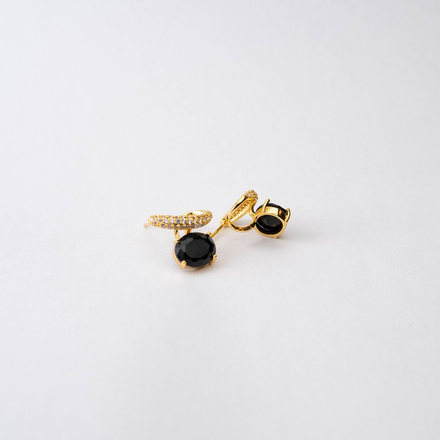Aemi – Mini Stud Earrings